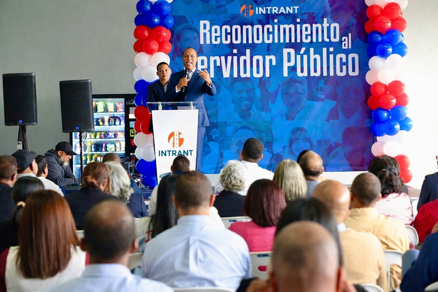 INTRANT reconoce a 56 servidores públicos por trayectoria y desempeño